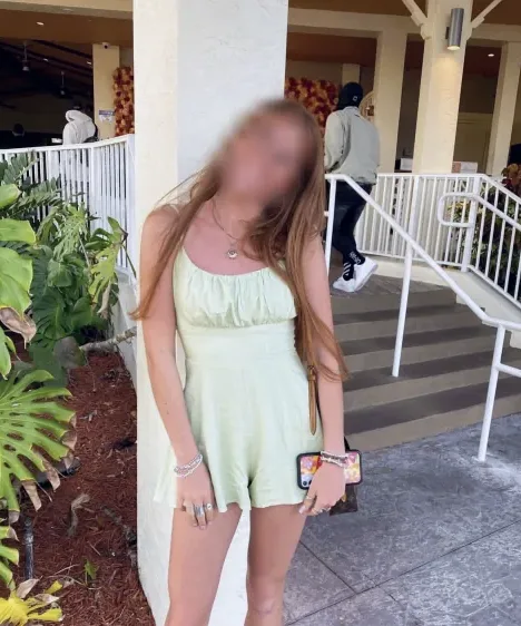 Amina, 19