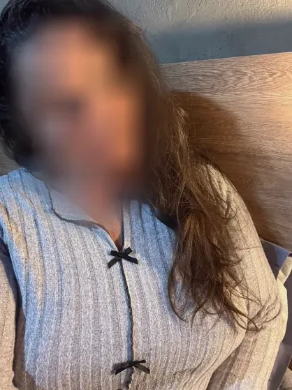 Bouchra, 33