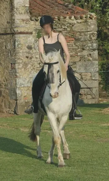 Emma, 27