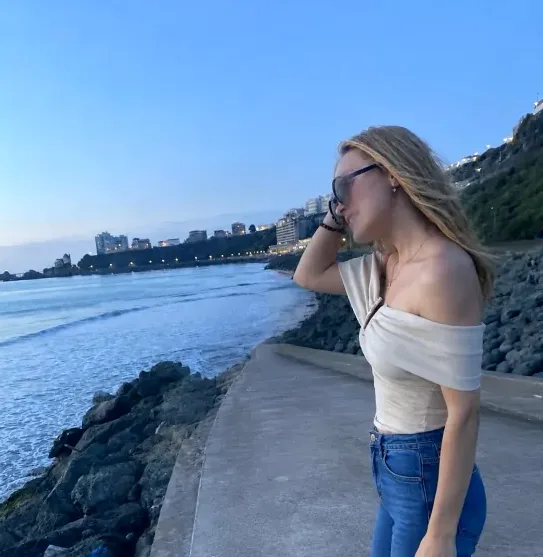 Hannah, 19