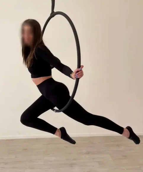 Karin, 25