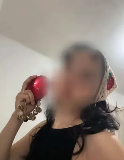 Olivia, 21