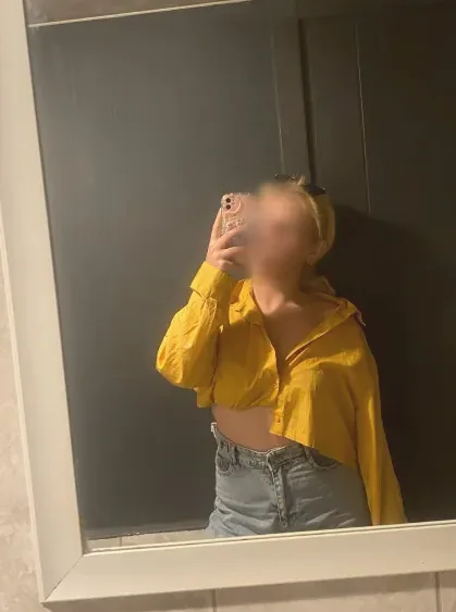 Sabine, 23